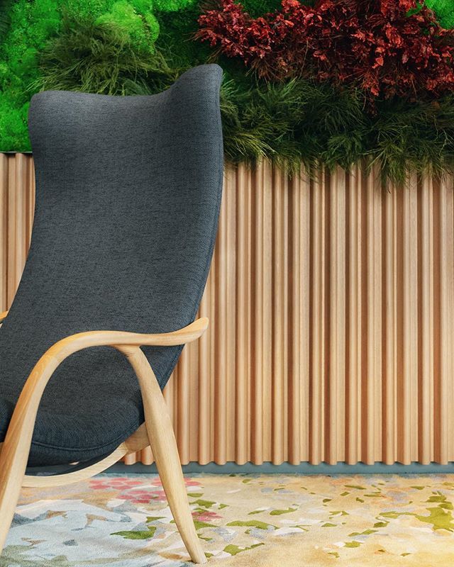 ravensatodds's tweet photo. Wall, chair and foliage at 12 Queen Street Foyer. Shoot for @architecturebvn .
.
.
#symmetricalmobs #symmetrykillers #architecture_hunter #raw_minimal #citykillerz #archdigest #architecture_greatshots #architecturedaily #architecture_lovers #architectureilike #fineart_archit… https://t.co/wTJvvooeI3