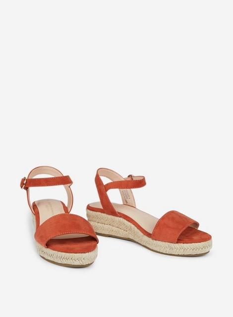 It's #TuesdayShoesday! #RT to win Wide Fit Rhiannon Wedges
http://bit.ly/2T0xIou
*Opening date: 12/03/19 11am GMT
Closing date: 13/03/19 11am GMT
Competition is open to UK residents aged 18+
For full T&C's click here: http://bit.ly/2VUt4dQ
Winner announced tomorrow