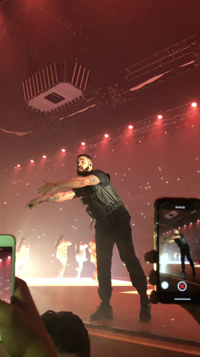 MBalqabandi's tweet photo. #drakemanchester 💕💕 https://t.co/BGMUSQieOz