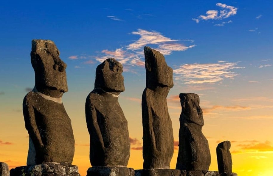INFORMADORCHILE's tweet photo. Extraña enfermedad esta matando a los moai en Rapa Nui: https://t.co/iVp9MJfIQX https://t.co/brS71QCvCI