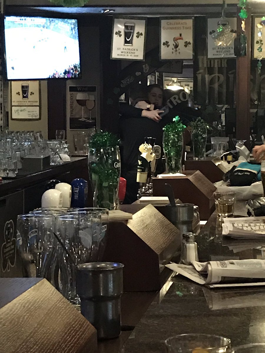 JustinTurple's tweet photo. Just witnessed a dine and dasher run out of @RoyalOakPubs at 188 #BankStreet. On his way, he snatched someone’s purse and someone else’s coat. Also witnessed the happy return of these things after the bartender chased the guy 15 blocks around the neighbourhood. #HeroAlex #Ottawa https://t.co/CMKJ4feKom