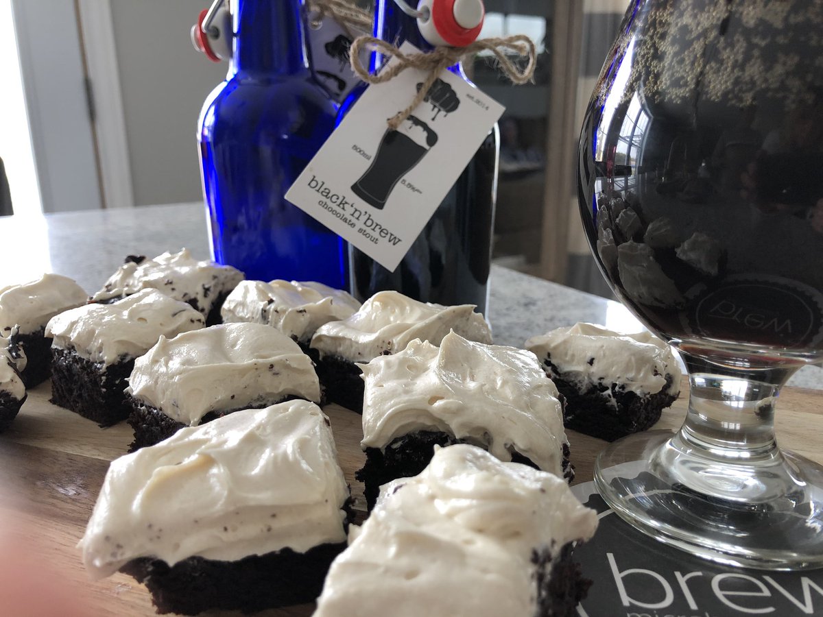 😊 Spring is just around the corner!  So celebrate with chocolate...
🍺 Black ‘n ‘ Brew Chocolate Stout from BREW Microbrewery!! #beer #foodanddrink <a href="/brewwindsor/">Brew Microbrewery</a> <a href="/dessertfortwo/">Christina Lane</a> #stpatricksday ecwb.ca/brew-microbrew…