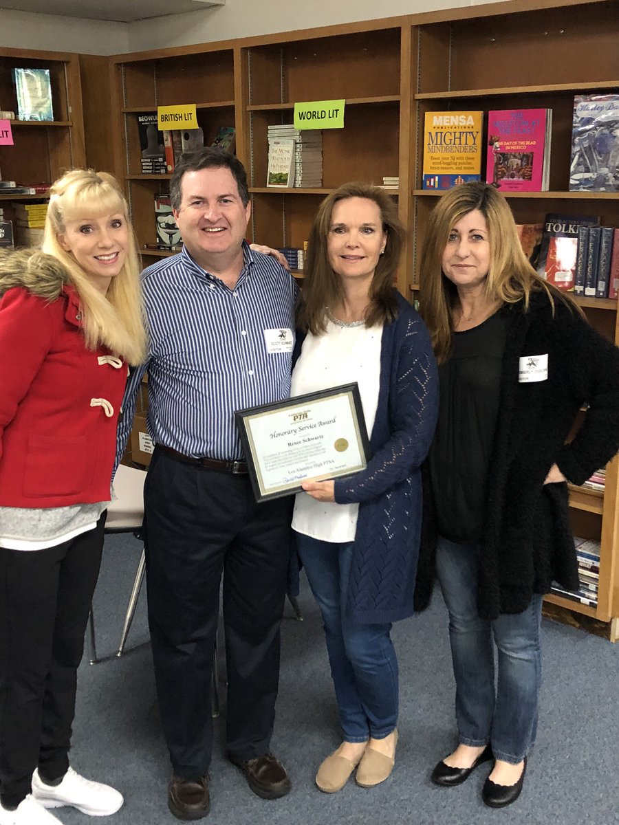 LosAlPTSA's tweet photo. Renée Schwartz received an Honorary Service Award from the LAHS PTSA! Very well deserved and long over due. @LosAlamitosUSD @LosAlamitosHigh @losaldance https://t.co/YD1l8Jl8Qb