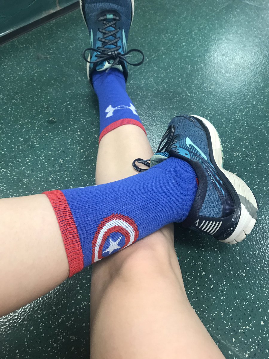 LaurenForLife13's tweet photo. With the right pair of Captain America socks, any workout is possible 🇺🇸 #TeamCap #MakinProgress https://t.co/P4oUTxH0p1