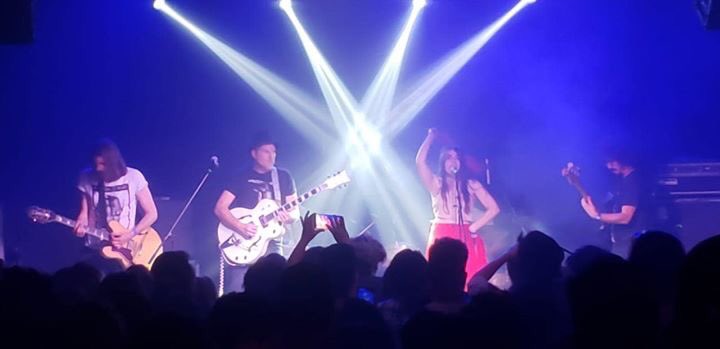 rickdeliz's tweet photo. Last Saturday playing guitar w/ @MarcelaViejo in Mexico City @gretsch  @TimberTonesPics @fender @RPedalboards @Bigsby #gretsch #fender https://t.co/ytRighBccV