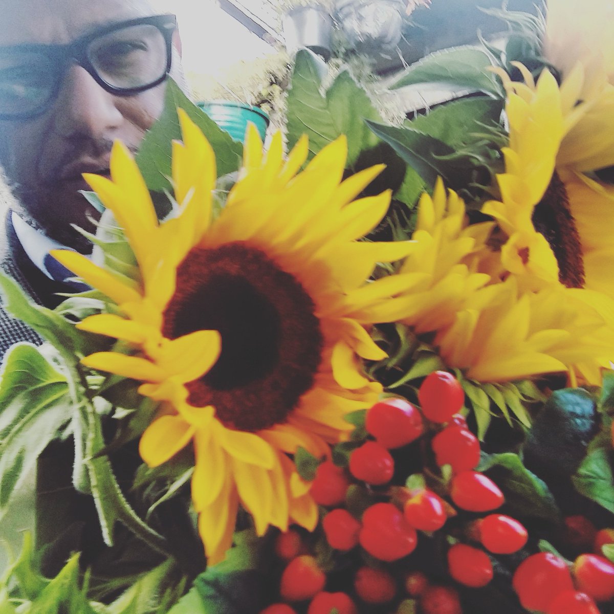 moisomedrano's tweet photo. @wilcheschaux Versiones. #Bogosol #queNuncaFalten🌻🌻🌻🌻🌻 https://t.co/P3ZA2uAww2