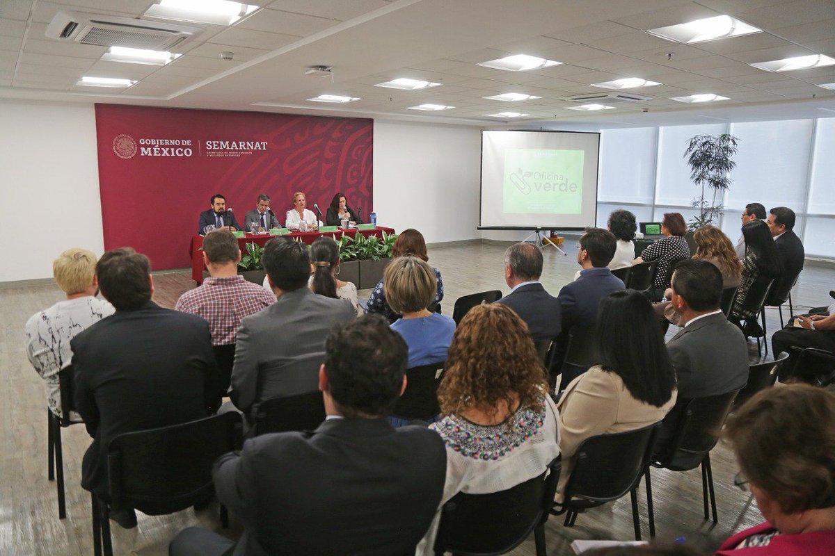 SEMARNAT_mx's tweet photo. #COMUNICADO - Arranca Programa #OficinaVerde en #SEMARNAT. La Secretaria @Josefa_GBOM pide asumir el reto, con el objetivo de disminuir el #ImpactoAmbiental con medidas de ahorro en agua, energía, generación de residuos y movilidad.
Lee 👉��� https://t.co/dV5mbbLb9r https://t.co/1lR6z5bFDD