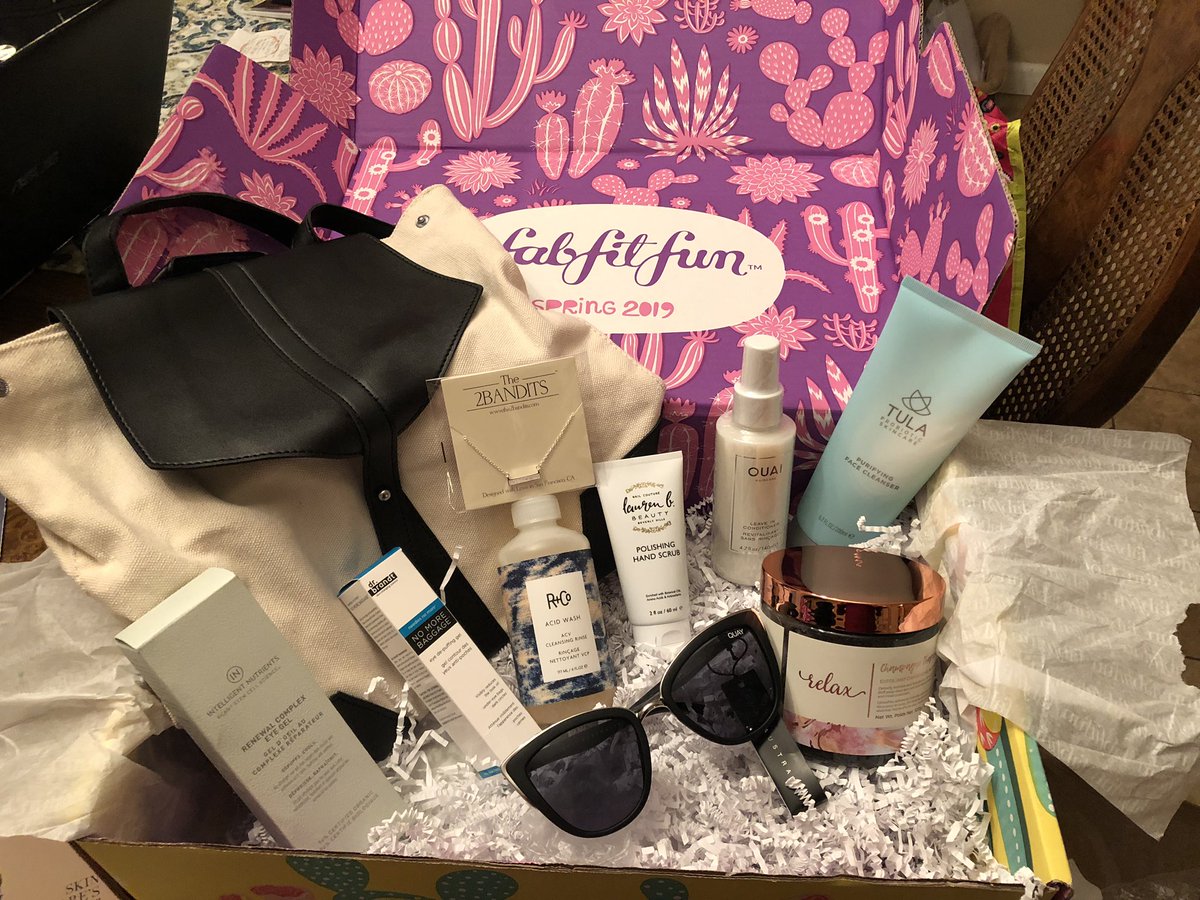 Clara_Cap's tweet image. Just got my #fabfitfunspringbox. Love love love my @FabFitFun box. Monday’s just got a whole lot brighter. #meliapuntacanabeach #fffgiveaway #fabfitfun