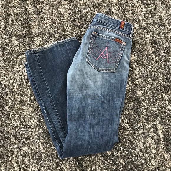 _ohhAshley's tweet photo. So good I had to share! Check out all the items I'm loving on @Poshmarkapp #poshmark #fashion #style #shopmycloset #thelimited #nike #7forallmankind: https://t.co/2VbXg5tufX https://t.co/1jkFjF1LBN