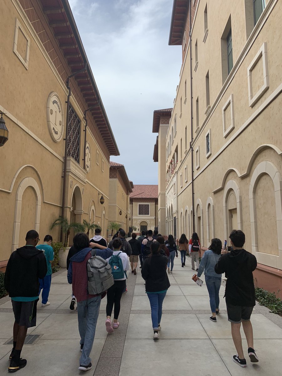 SaisdCCR's tweet photo. Class of 2020: West Coast Trip Day 1 was a success! We visited Loyola Marymount University and the University of Southern California. Our 48 juniors were able to receive an admissions presentation and a tour at both campuses. We can’t wait for Day 2! https://t.co/ix8TnDvsLL