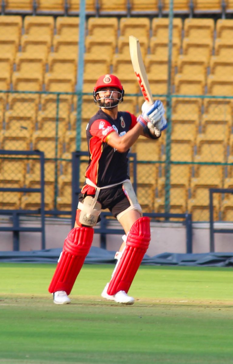 RcbiansOfficial's tweet photo. A top shot from @imVkohli 
How may runs can he score this season?!#PlayBold #VivoIPL2019 #RCB @RCBTweets https://t.co/ZVBqRU2cqT