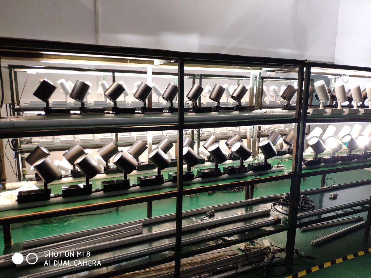 br_lighting's tweet photo. Aging test time.
#agingtest #ledtracklight #lightingdesign #commerciallighting https://t.co/qtB22Jd04P