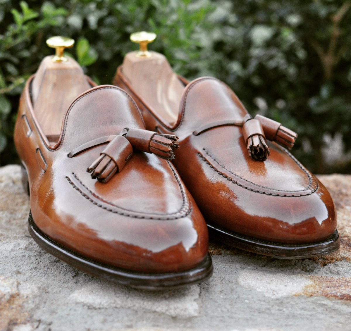 TimelessMan's tweet image. Image from tomorrow’s article covering Crockett and Jones Hand Grade shoes. This image; my Hand Grade “Cavendish” in tan antique calf. #crockettandjones #crockettandjonescavendish #mensstyle #mensloafers #handmadeshoes #madeinengland #handmadeinengland #menswear
