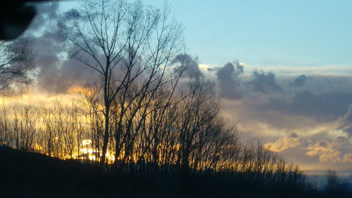 LaConsiglieria's tweet photo. Corro incontro al nuovo giorno e sfiorando con lo sguardo Cassino avverto di lontano una nuova preghierra che sussurra "ora et labora"  #aspassocon l'Italia #ScrivoArte #12marzo

@BeautyfromItaly @ComuneFrosinone @visit_lazio @paoloigna1 @anboemo @Barbaga3Gaetano @inviaggioconme https://t.co/fbis8IyK90