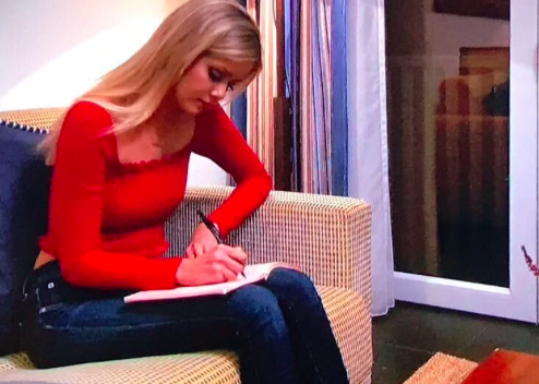 Rach_Haylee's tweet photo. "DO NOT TRUST HIM HE IS A FUGLY SLUT"

#TheBachelor #TheBachelorFinale https://t.co/hwqDUpm7Ih
