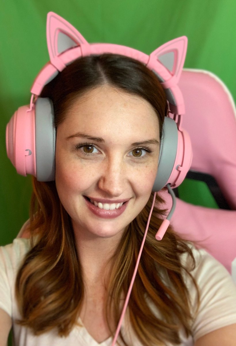 Aroura_Lily's tweet photo. When you get a package at the door and it feels like Christmas! 💕✨🥰 🐱Jumping on to iSkyify! #kittykraken #razer #wishlist #IGotEars #meow #iSkyify #Minecraft #gamergirl #prettyinpink #pcgamer #SupportAllStreamers #wifeysquad #mynewfavoritething #MinecraftMonday https://t.co/D0aKWp3fNu