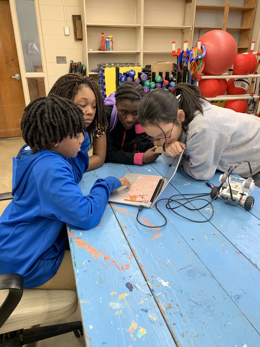 baylorcomserv's tweet photo. The Carver robotics team enjoyed a day of learning about programming and engineering! https://t.co/jXjOMj1Kex