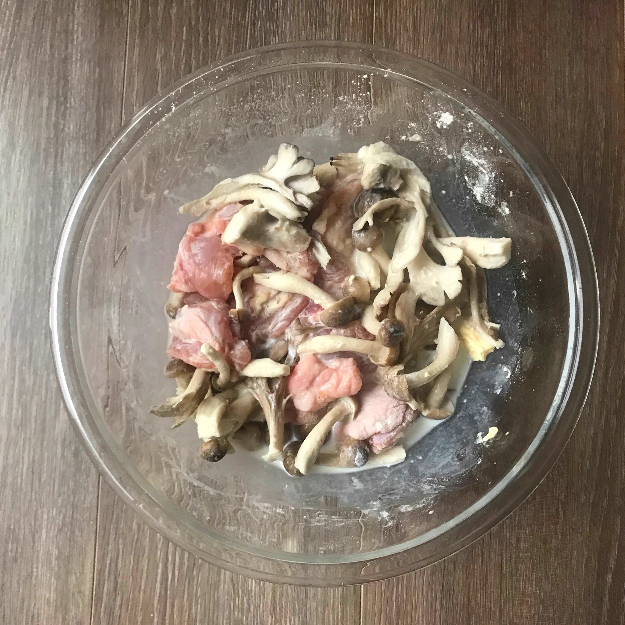 まさかこんなものまでレンジで一発！！鶏肉ときのこのクリーム煮！！