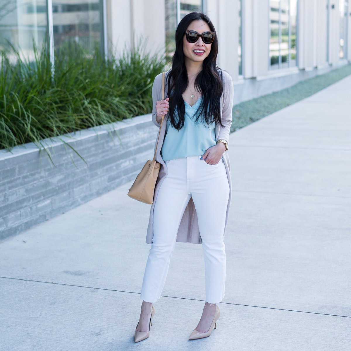 {#newpost} the mint + white edit! talking about these white jeans on jannadoan.com 🤗 the duster cardigan/sweater was a last minute addition and i think it fit in quite nicely! #linkinbio ✌️ {03.11.19} #liketkit @LIKEtoKNOW_it liketk.it/2AqKT