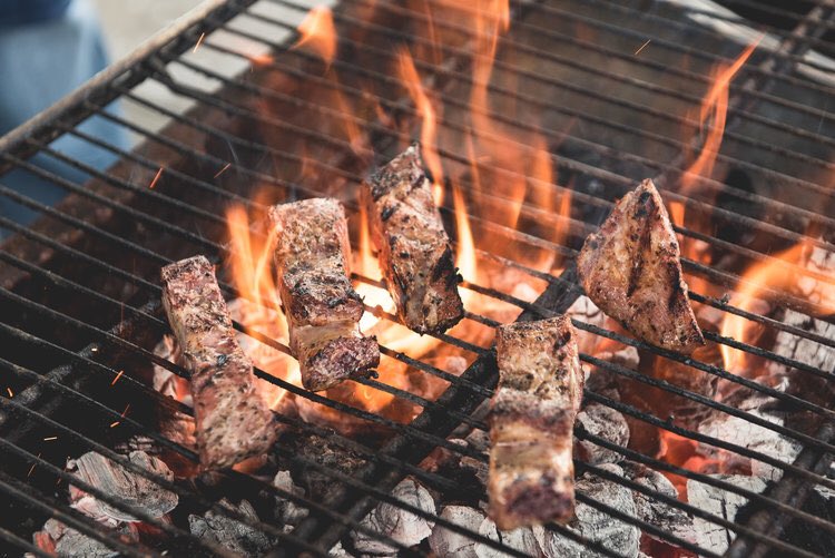 EightRowFlint's tweet image. We have a thing for ribs &amp;amp; you will too after trying Eight Row Chef de Cuisine Marcelo Garcia’s version on Tuesday the 12th, from 5 pm till we sell out. Chili-rubbed with a side of Mexican-style street corn, cooked over a live fire 👌🏼
#WhiskeyBeerTacos #AndLiveFire #Houston