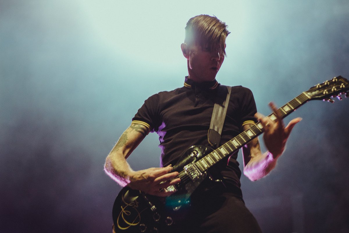 throwthebones's tweet photo. Sing the Sorrow turns 16 today 🍰 🎉So here’s an excuse to post this flashback of @AFI last summer. https://t.co/gWwvWk4IPT