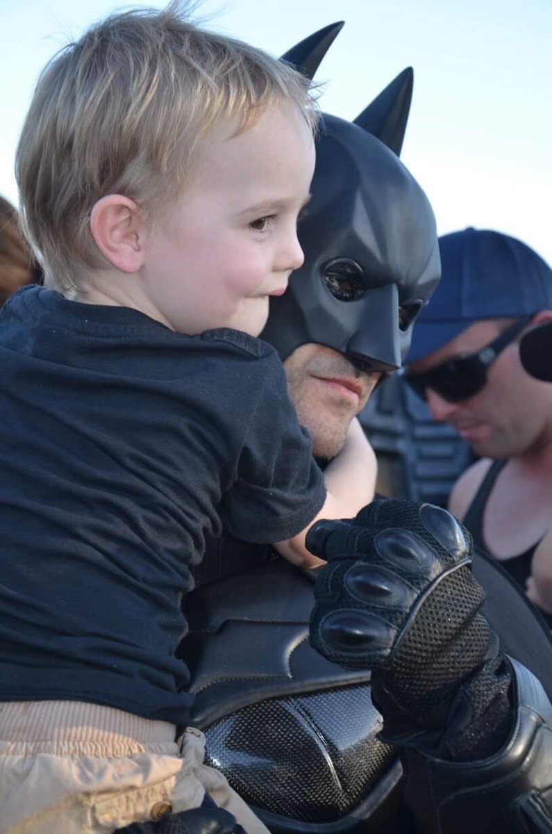 theBatMelbourne's tweet photo. Fans of all ages makes the greater campaign enjoyable! #batman80 #bethebatman #hirebatman #batmanmelbourne .@DKNewsCom https://t.co/imMR3kpK7R