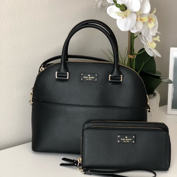 Jacrist7's tweet photo. So good I had to share! Check out all the items I'm loving on @Poshmarkapp #poshmark #fashion #style #shopmycloset #katespade #seeyoumonday: https://t.co/XmSEF9EgNK https://t.co/kQATYXWEDl