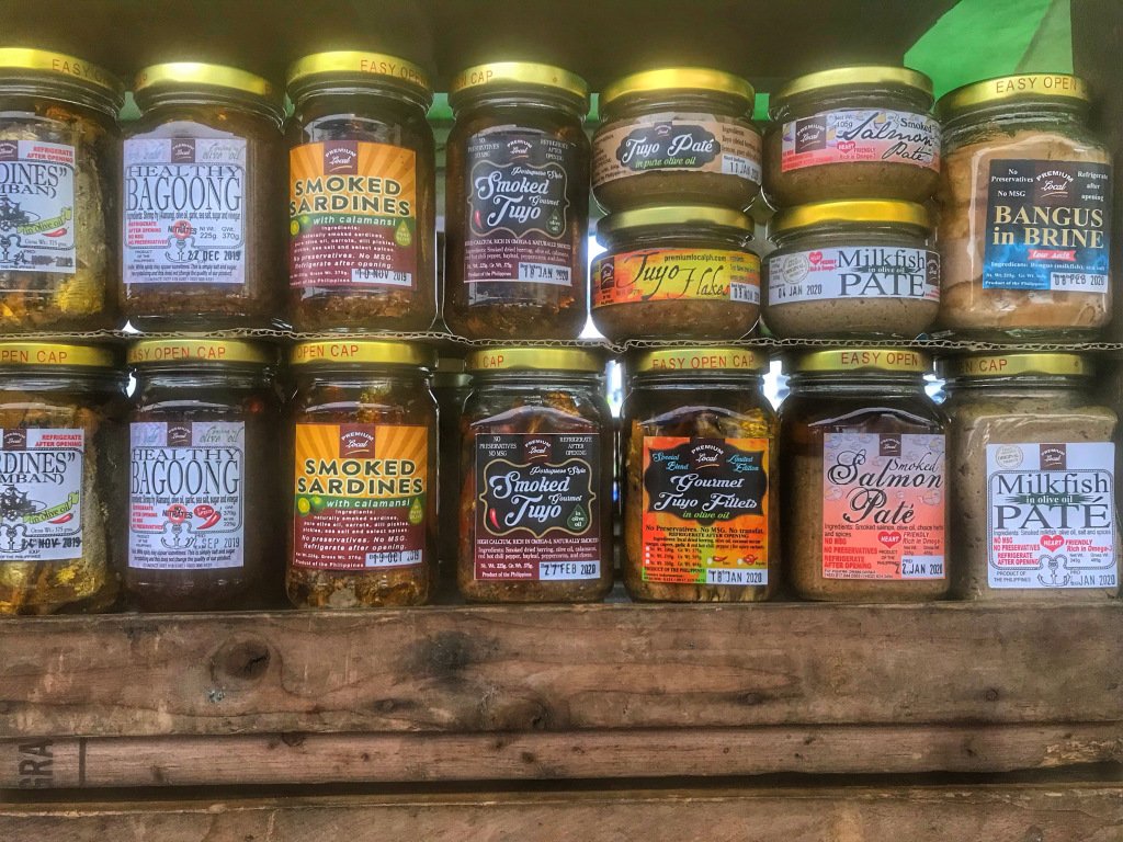 lightchaser8's tweet photo. Legazpi Sunday Market in Makati, Metro Manila - Finding food that is not barbecue or lechon #Philippines #travel https://t.co/ir3Iz6GEyO https://t.co/rwcJfv3nsF