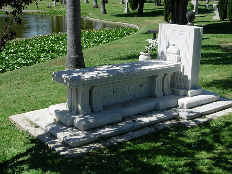 LyndonMytton's tweet photo. One of the most beautiful graves in all Hollywood, That of the 'great prince' Tyrone Power. #TyronePower #filmlegend #Icon #screengod https://t.co/TQHRVqNMsb