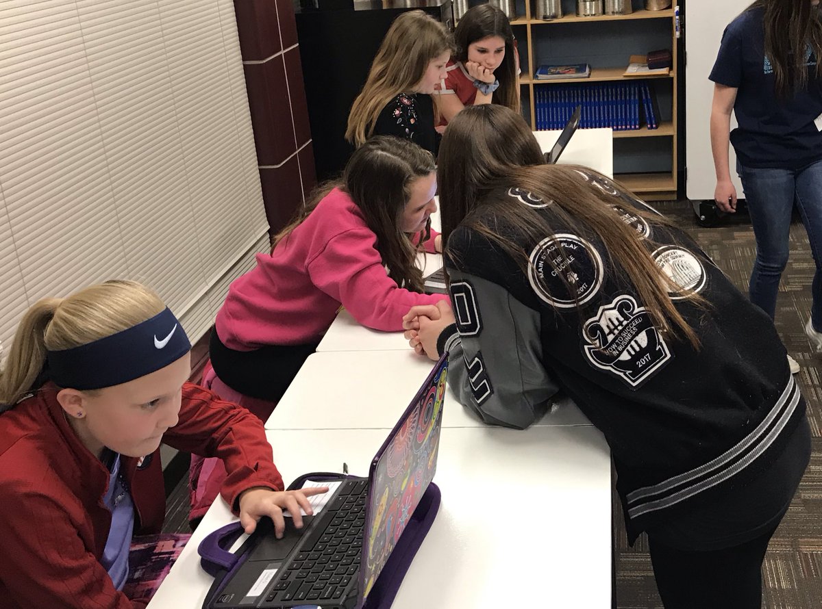 DeannaSoukup's tweet image. @LSGirlsWhoCode from @lstigers @lswtitans @lsnbroncos leading their first pop-up event for 80 3rd-6th grade girls at Hawthorne Hill Elementary!  The @hhehornets girls are very creative with @scratch!  #girlscodetheworld @GirlsWhoCode #r7proud @LSR7