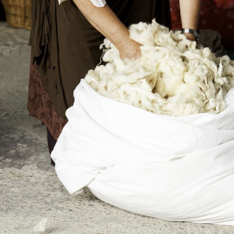 SuitConcierge's tweet photo. Wool is versatile in being able to be woven super fine and light/tropical weight, or thick and heavy/warm weight. Different types of wool will create distinct drapes, durability and warmth. The weight of the wool is the best determinant of whether it best suits a winter or summer https://t.co/1otmoSzbsb