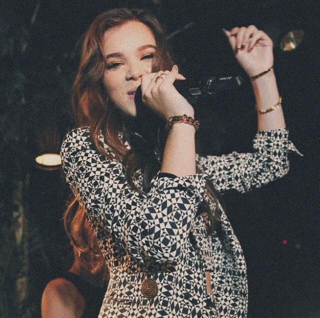 queensteinfeId's tweet photo. #KCA #VoteHaileeSteinfeld https://t.co/LXYGoVvY8i