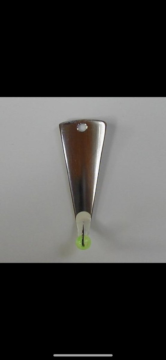 FishUniversity2's tweet photo. What’s up guys? As the ice fishing season in Southern Ontario is slowly coming to its end, let’s take a look at some of this seasons hottest lures through the ice! #Vibrato #Hyperglide #Meegs #SlabGrabber https://t.co/6IiY3EASqW