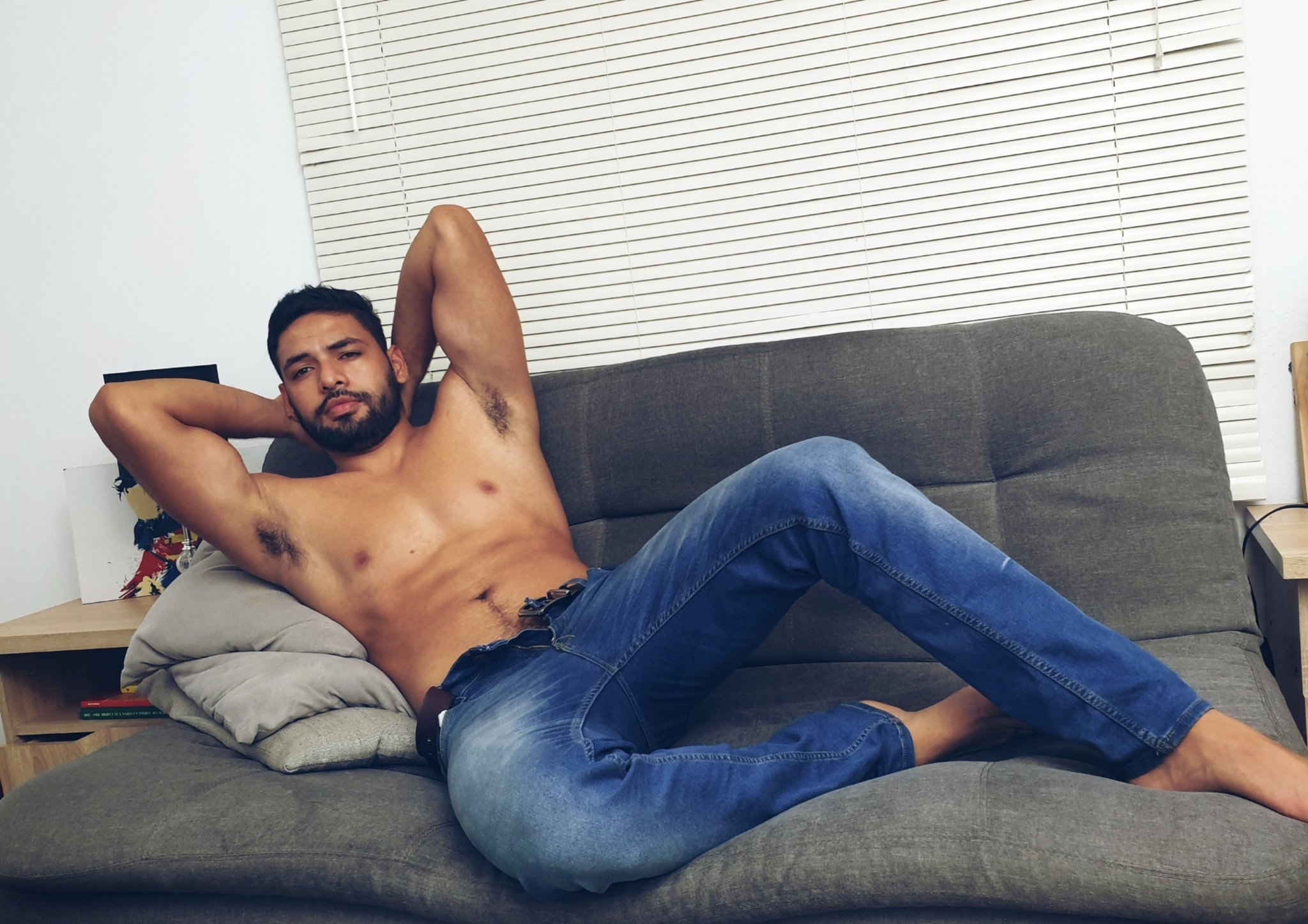 Someone into jeans? Then join me online now at https://t.co/ZiADsOw6Ny 
#muscle #colombian #gay #hairy