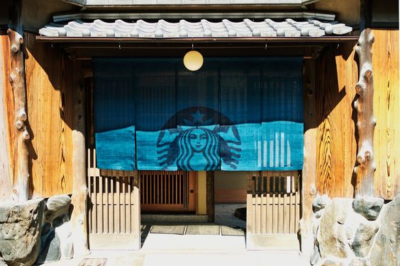 Foreign brand stores that want to blend in with the traditional Japanese streetscape has really taken to the traditional noren, even though they prioritize branding over choice of colors. Here are some foreign brands in Kyoto: Hermes, Leica, Starbucks.