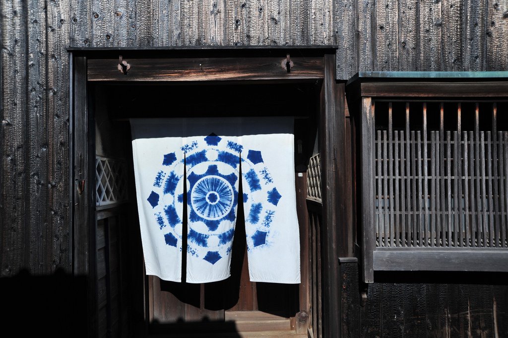 Noren is also an effective means to preserve ancient crafts: in Kyoto for example, craftsmen are kept in business and by a government program that offers financial support for businesses that use their products for their noren, supporting weavers, dyers, artists, calligraphers.