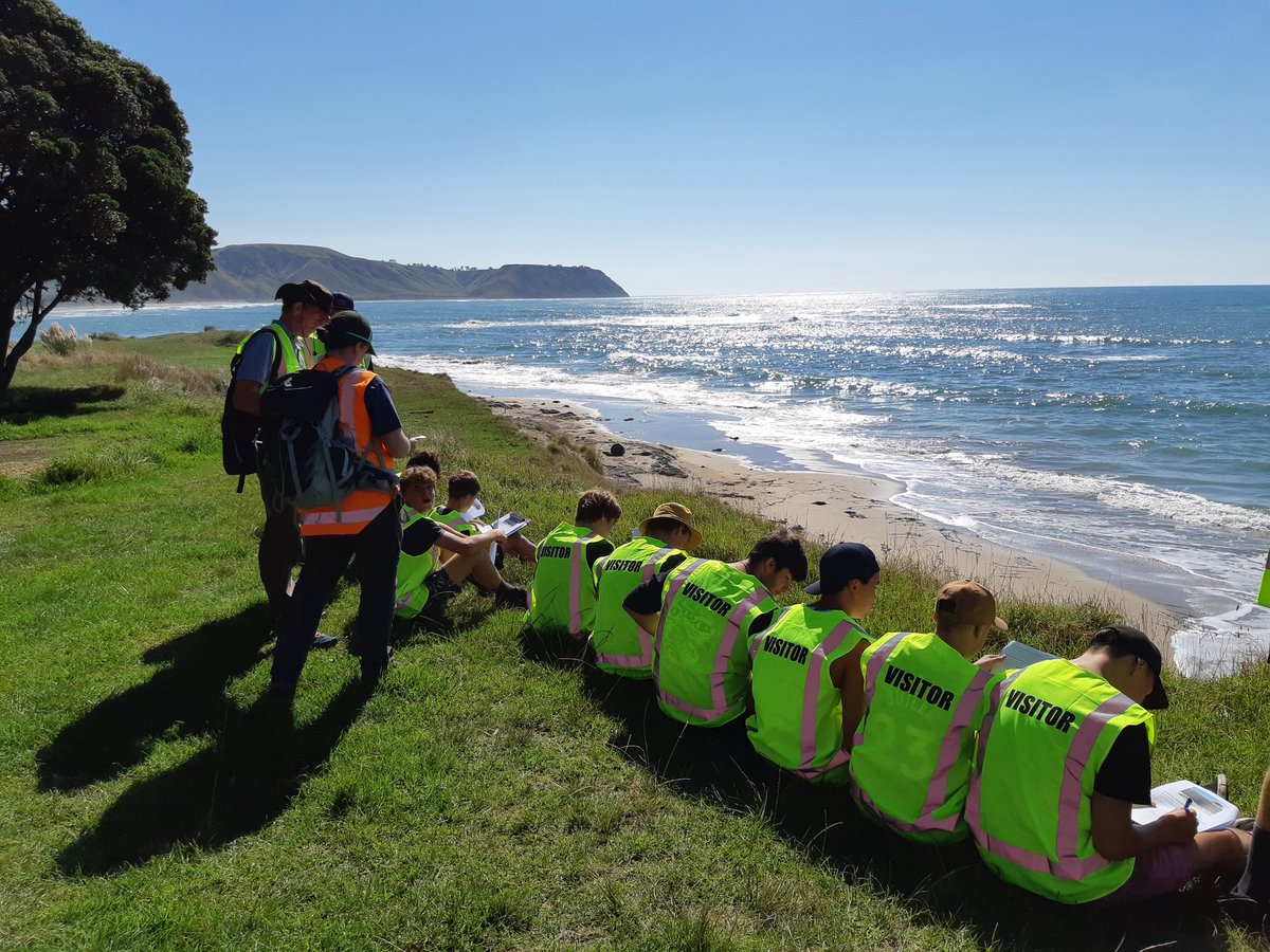 HikurangiSZ's tweet photo. We had the best time up in Tairāwhiti with geography students from Gisborne Boys’ High School and their teacher. We encouraged them to think like scientists and observe, describe and interpret the natural and geological features at Pouawa Beach &amp; Sponge Bay🕵🏻‍♂️ https://t.co/Nk1JC3VkaP