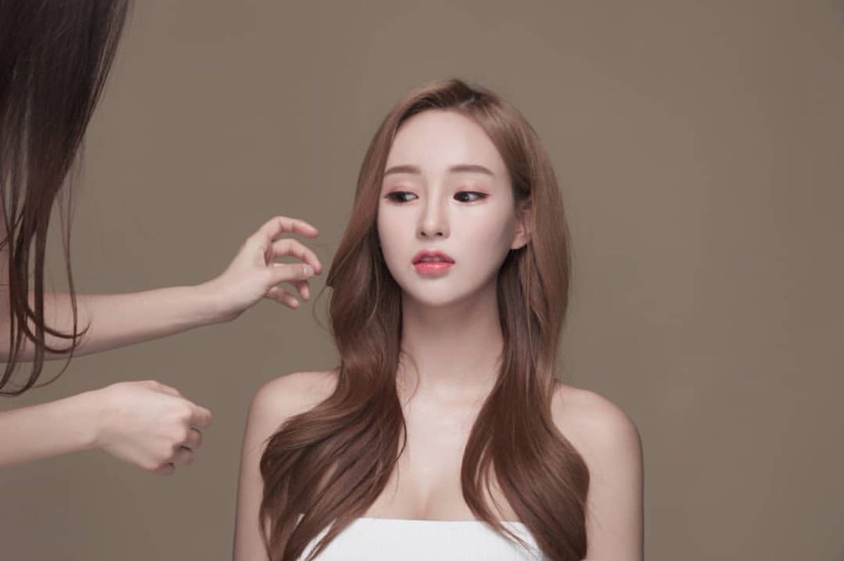 TiffTaeyeon's tweet photo. Excited to announce that KARAMEL are the new brand ambassadors for @HYOMINofficial_’s #Minitt cosmetics line 💄 It’s the secret behind our flawless looks 💖💋 https://t.co/J0exc2WBRk