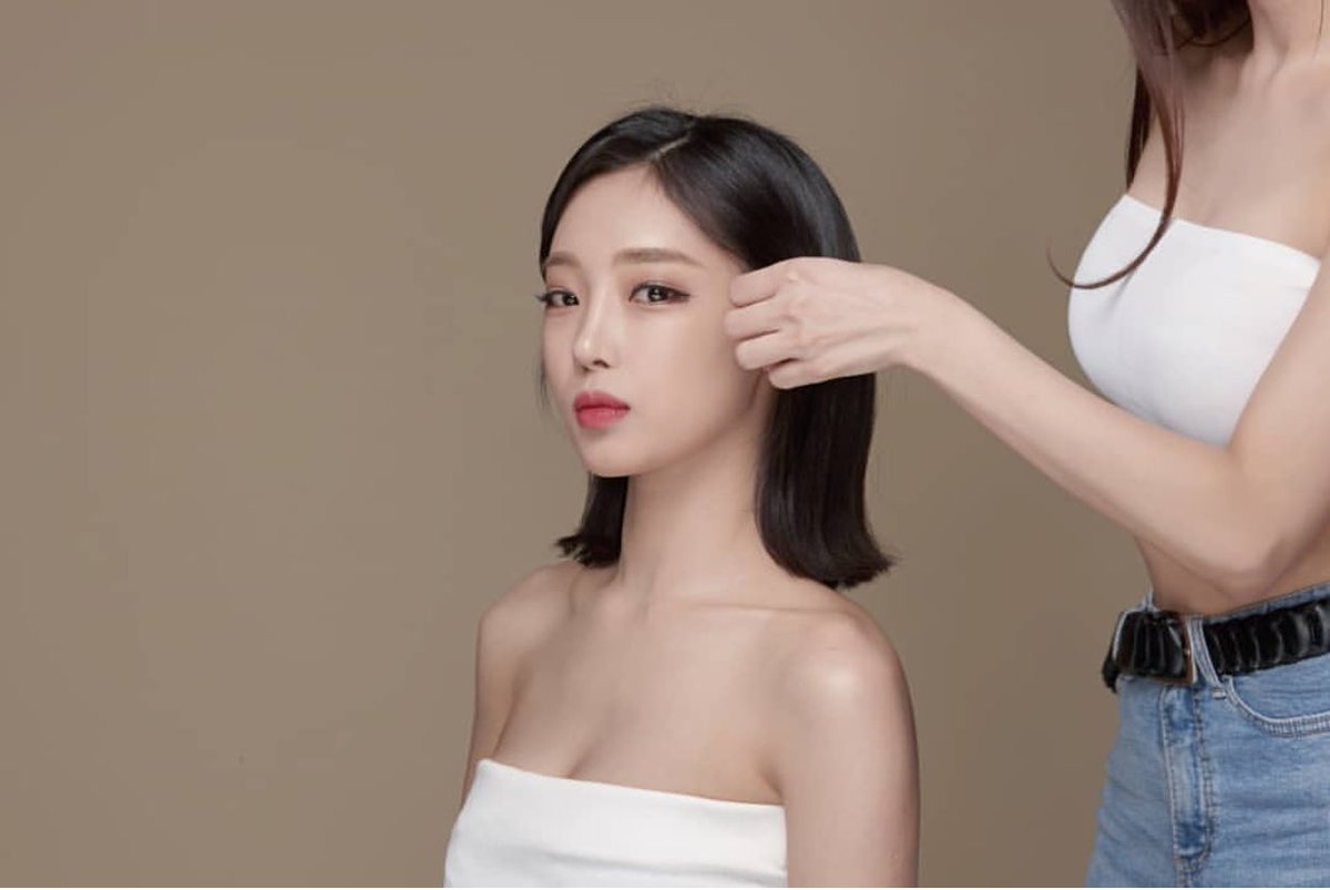 TiffTaeyeon's tweet photo. Excited to announce that KARAMEL are the new brand ambassadors for @HYOMINofficial_’s #Minitt cosmetics line 💄 It’s the secret behind our flawless looks 💖💋 https://t.co/J0exc2WBRk