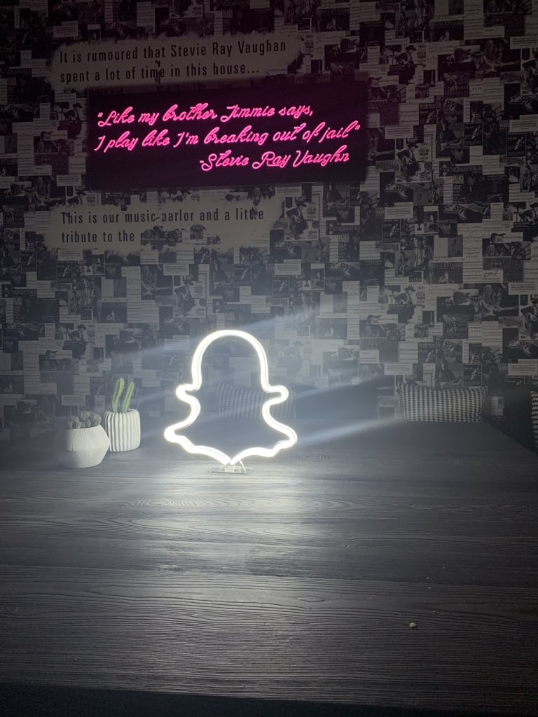 sarahschnugget's tweet photo. Got to play around at #SnapHouse last night 👻 #SXSW2019 https://t.co/urwxcYNyId