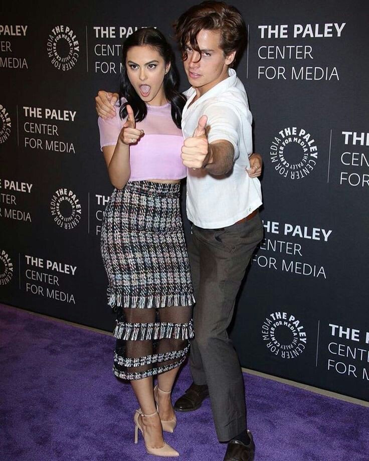 OopsRiverdale's tweet photo. -Vc e seu mlhr amigo são normais?
-Claro
Eu e meu mlhr amg tirando fts: https://t.co/Unn7ROfRDy