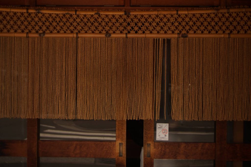 For absolute noren purists there is the nawanoren, of woven hemp ropes, probably the oldest form of noren dating back over 1500 years. Very stylish, but it demands a certain level of confidence in the customer to enter a shop like this.