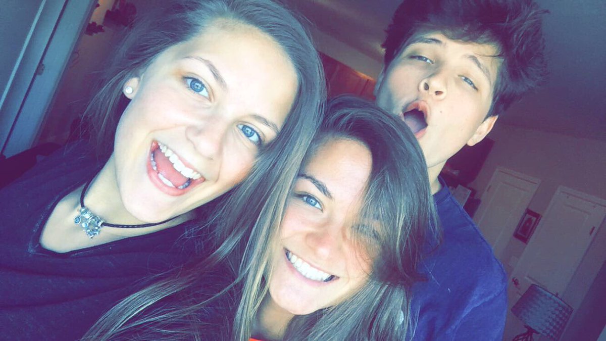 BakerLutz1's tweet photo. Happy Birthday Delaney!! 17 ain’t that special so don’t do anything I wouldn’t 🐒👈 love you 🥳🥳 https://t.co/XK1G1pwg0f