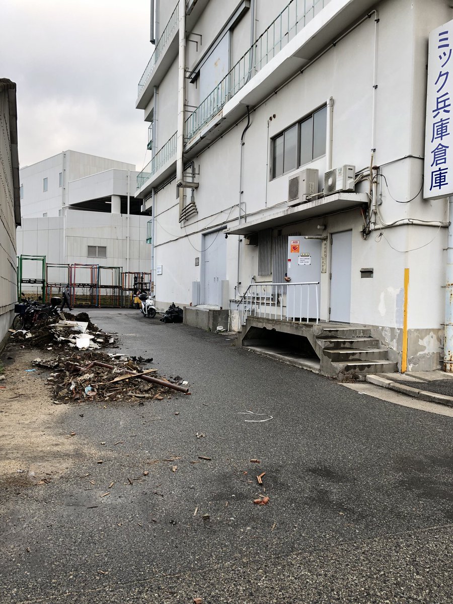 cache____cache's tweet photo. 神戸中央卸売市場に
産業廃棄物不法投棄
悪質過ぎる！
#不法投棄 #産廃 https://t.co/nroBrIvbNb