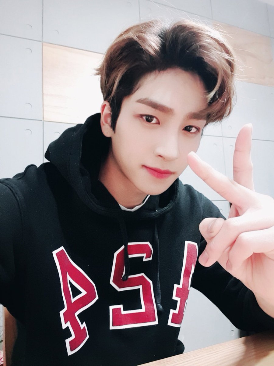 WE_THE_BOYZ's tweet photo. [상연] 더비 맛점하세요 !!😍
#Haveagoodday #imissu https://t.co/zXVs2hAp0c