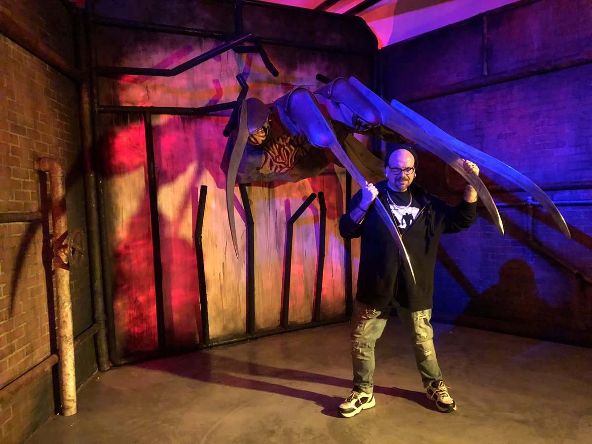 UncleCreepy's tweet photo. Seriously, the #ilikescarymovies experience is gonna BLOW YOU ALL AWAY! It’s just ridiculously cool from top to bottom. There’s nothing like it. My jaw is still on the floor. Get your tickets now thank me later. They have such sights to show you. @ilikescarymovie #mustsee https://t.co/Lufaeq59aF