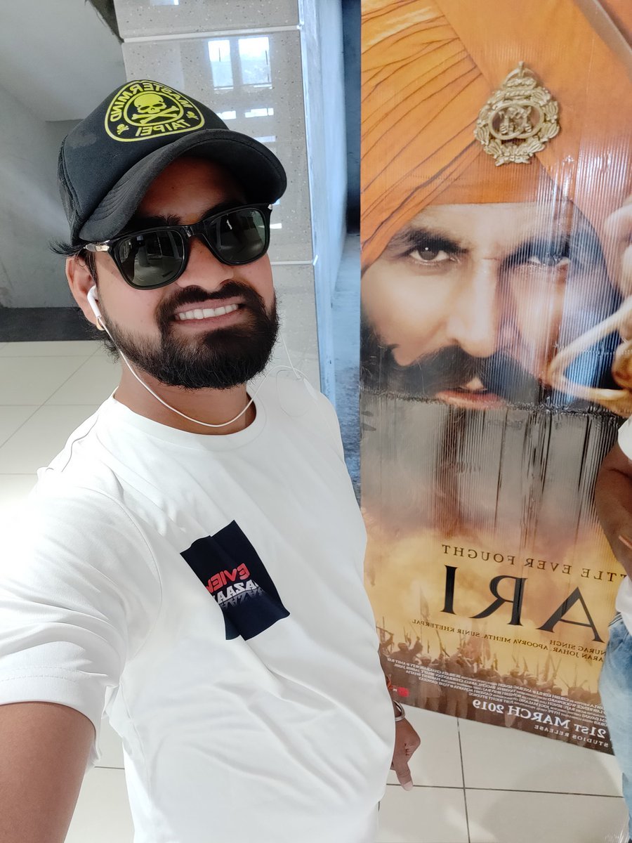 Ursmnu's tweet photo. #KesariOn21stMarch
Much Awaited Movie 💥
21 March ko Ye Dil💞 Hoga #Kesari
Pura Hindustan Hoga Kesari..
Or Box Office Pr Rang Bhi Chadhega #Kesari
BLOCKBUSTER Kesari in 9 Days
Follow #Reviewbazaar on Yt For Box Office Updates, https://t.co/smYSXVKjnY