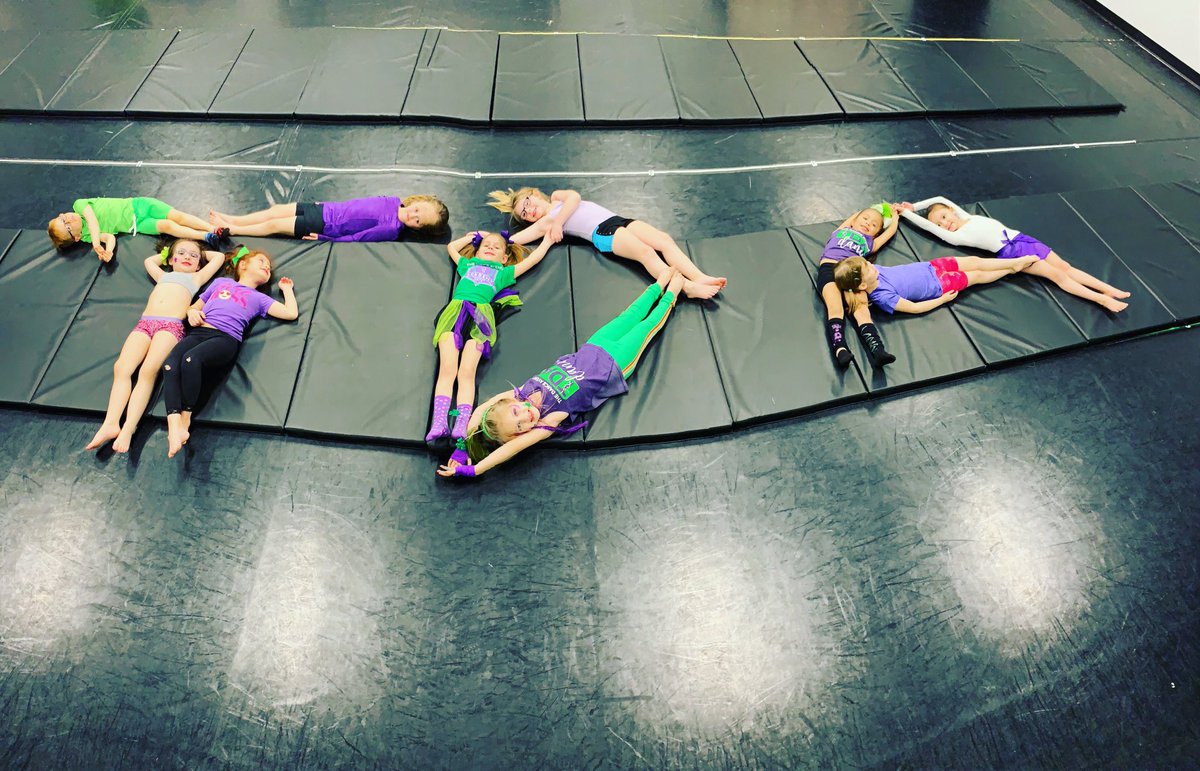 thedanceavenue's tweet photo. Spelling out TDA in Tumbling 3! 💜💚 #tdaspiritweek https://t.co/HE5LqTRwIH