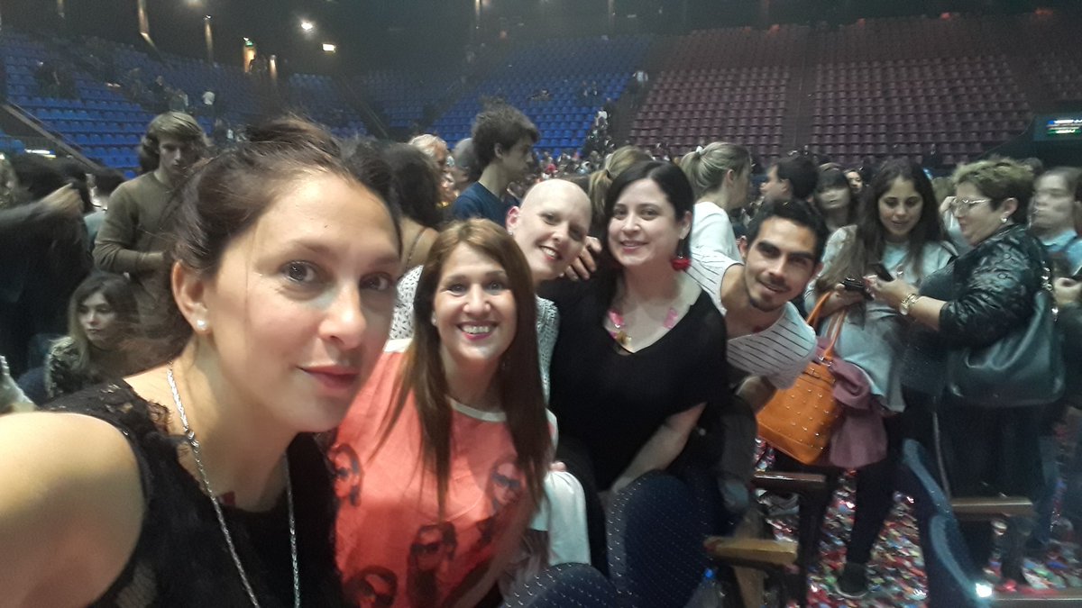 VeronicaKardahi's tweet photo. La Música Une a las Personas 🎶🎵
Ganas de un Buen Show de  @diegotorres 🙌 @stadiumlunapark
@JorgelinaTarot @NatitaGK @AlecitaKine https://t.co/SUONHpwDsc