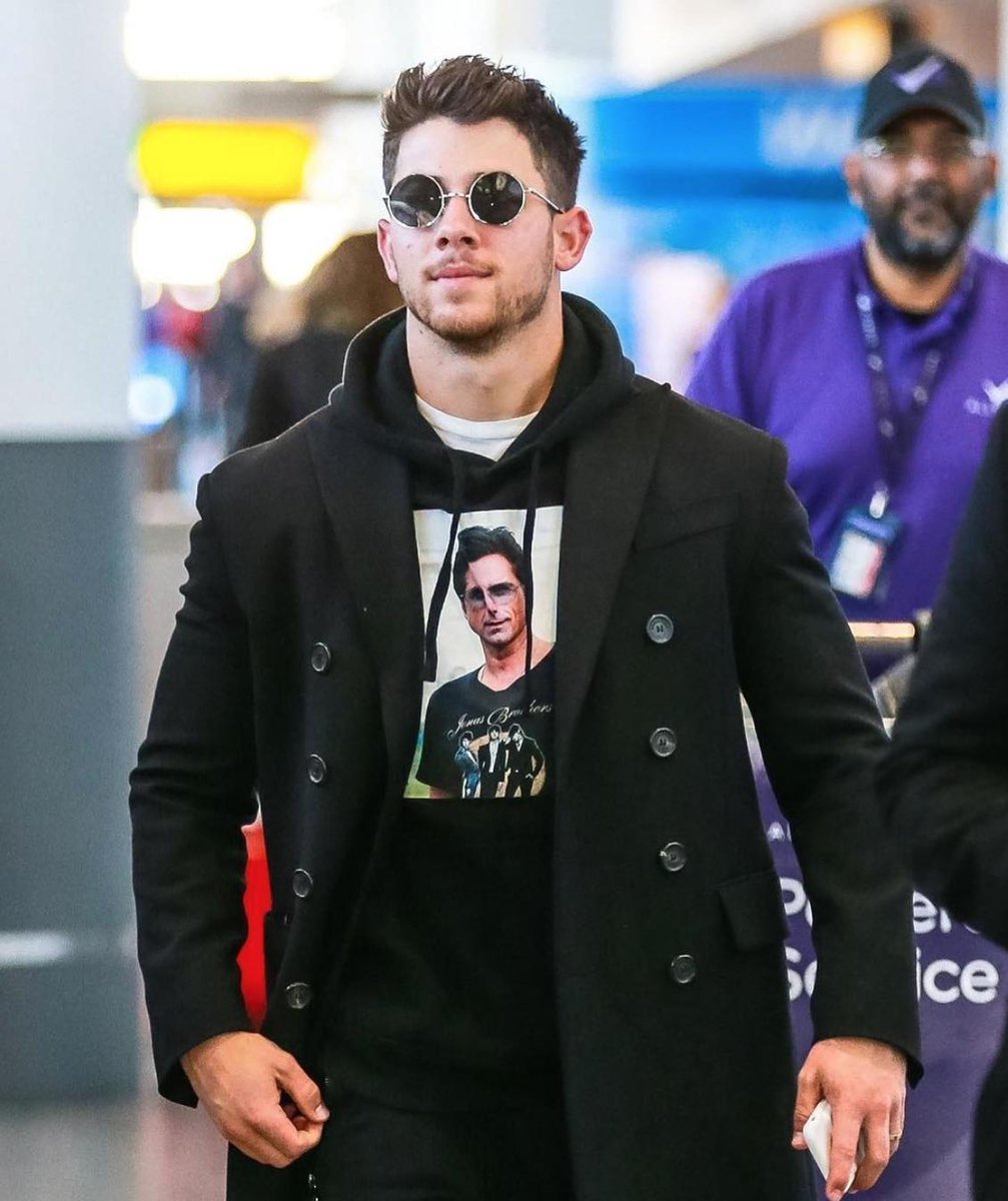 carlyylalaa's tweet photo. 2019 is treating us so well. https://t.co/Rtl8t5emjL